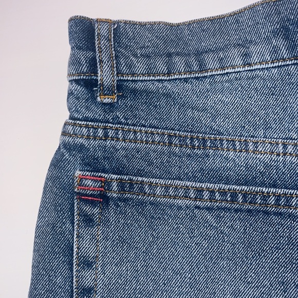 Urban Outfiters Jean Short Perfect Condtion- would fit a Xs or Small - Picture 2 of 4
